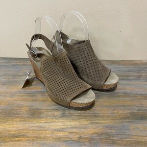A Giannetti Perforated Slingback Wedge Sandal Brown Suede Peep Toe NWT Womens 8